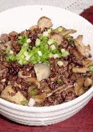まいたけと牛挽肉の丼-レシピのメイン写真