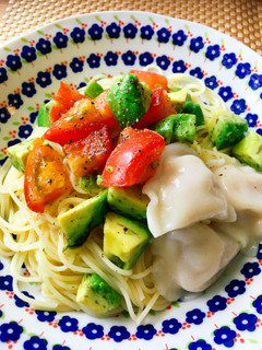麺つゆでトマトアボカドえび水の冷製パスタ-レシピのメイン写真