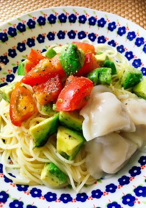 麺つゆでトマトアボカドえび水の冷製パスタ-レシピのメイン写真