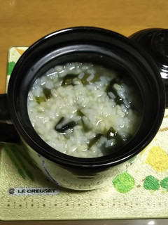 ダイソー1合マグdeもち麦入りワカメ粥-レシピのメイン写真