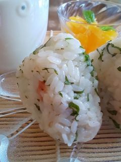 梅干しと青ジソのお握り-レシピのメイン写真