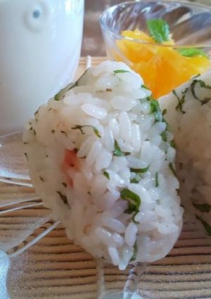 梅干しと青ジソのお握り-レシピのメイン写真