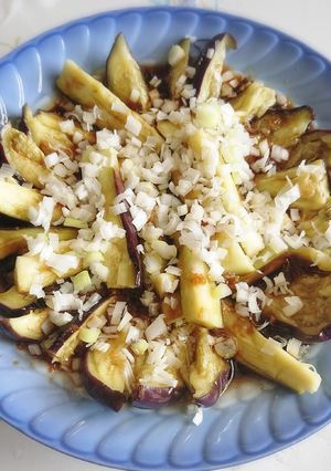 簡単☆レンチン♪蒸しなすの薬味ソースかけ-レシピのメイン写真