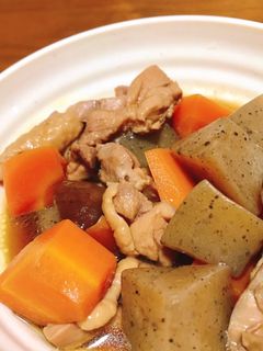 鶏肉・にんじん・こんにゃく・椎茸の煮物-レシピのメイン写真
