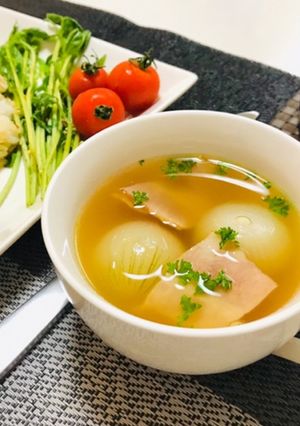 まるごと玉ねぎスープ・コンソメスープ-レシピのメイン写真
