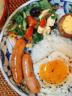 簡単、目玉焼き丼のワンプレートランチ-レシピのメイン写真