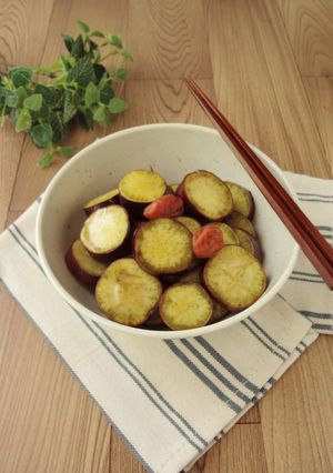 材料4つ★さつま芋の梅みりん煮-レシピのメイン写真