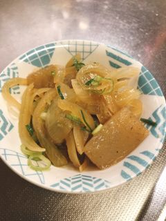 こんにゃくと玉ねぎの生姜炒め-レシピのメイン写真
