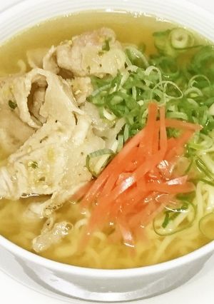 インスタント麺でなんちゃって沖縄そば-レシピのメイン写真