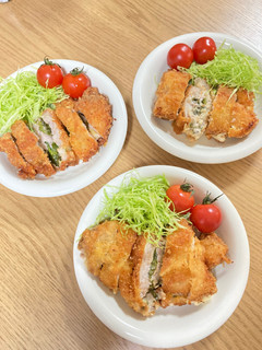 A picture of 大葉チーズ入り豚カツ.