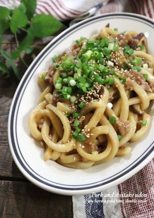 レンジで簡単!豚ひき肉としいたけうどん-レシピのメイン写真