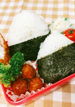 お弁当にピッタリ!おにぎりの巻き方-レシピのメイン写真