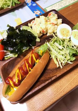 ホットドックと好きなサラダでカフェご飯☆-レシピのメイン写真