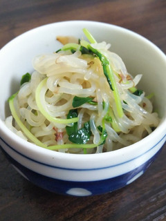 豆苗と糸こんにゃくのおかか炒め煮-レシピのメイン写真