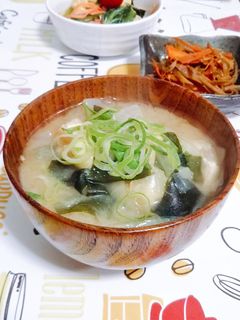 じゃがいもとタマネギの味噌汁-レシピのメイン写真