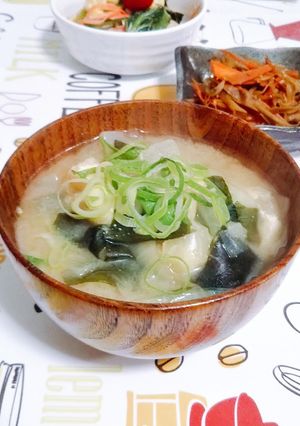 じゃがいもとタマネギの味噌汁-レシピのメイン写真