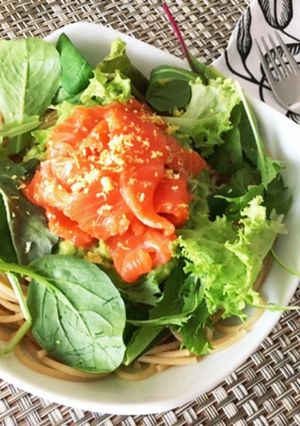 アボカドソースとサーモンの冷製パスタ-レシピのメイン写真