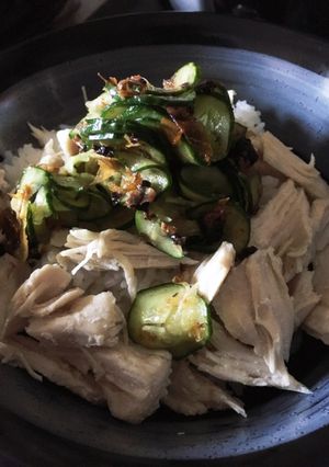 さっぱり簡単！レンジで鶏むね梅きゅう丼-レシピのメイン写真