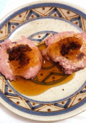 余った赤飯で、みたらし風焼餅オヤツ！-レシピのメイン写真