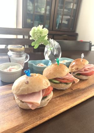 簡単可愛いハムとキュウリのミニバーガー♪-レシピのメイン写真
