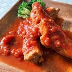 A picture of スペアリブのトマト煮込み.