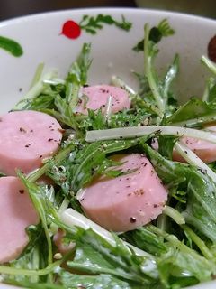 簡単可愛い★水菜と魚肉ソーセージのサラダ-レシピのメイン写真