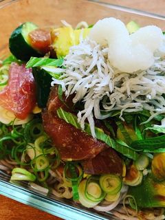 九條ねぎたっぷりアボカドマグロとろろ蕎麦-レシピのメイン写真