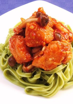 秋鮭としめじ♪魅惑の中華チリソースパスタ-レシピのメイン写真