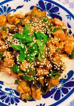 鶏肉と茄子の大葉味噌炒めのせ そうめん-レシピのメイン写真