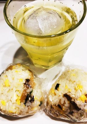 いぶりがっこと炒り卵のおにぎり-レシピのメイン写真