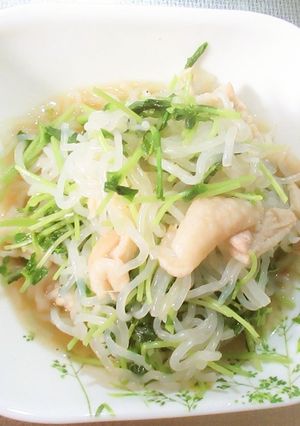 鳥皮と豆苗のコンソメ煮-レシピのメイン写真