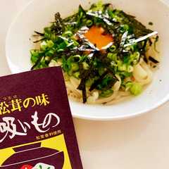 รูปของ お吸いものの素で釜玉バターうどん