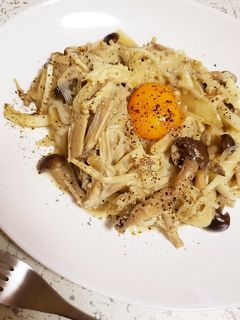 超簡単!きのこたっぷり白滝カルボナーラ-レシピのメイン写真