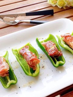 焼いた生ハムチーズを生ピーマンで食べる♪-レシピのメイン写真