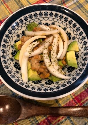 シンプルで美味しい玉ねぎとアボカド納豆✨-レシピのメイン写真