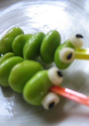 お弁当に♪簡単枝豆あおむしくん☆-レシピのメイン写真