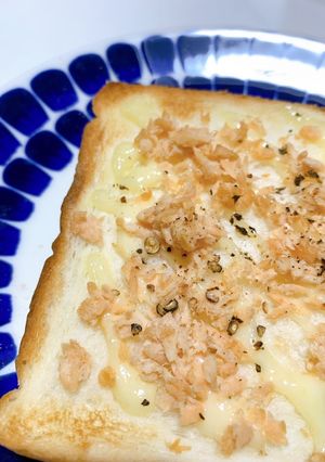 朝ごはんに☆簡単鮭フレークトースト-レシピのメイン写真