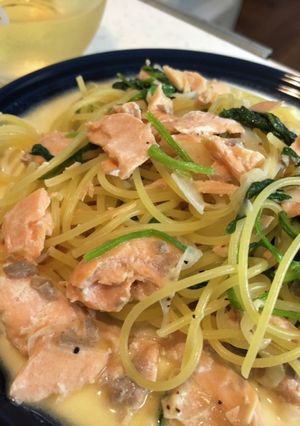 サーモンとほうれん草の牛乳クリームパスタ-レシピのメイン写真