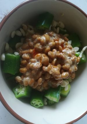 簡単!オクラと天かすでピリ辛納豆ご飯-レシピのメイン写真