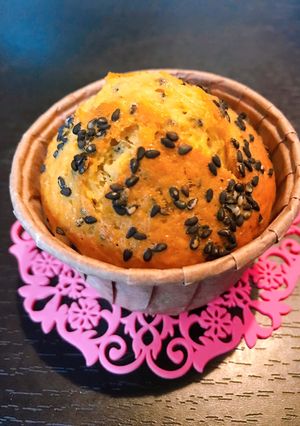 ほのかにカラメルの香る黒ごまカップケーキ-レシピのメイン写真