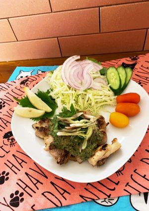 鶏腿肉のモロヘイヤ胡麻味噌ソースかけ-レシピのメイン写真