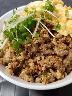 豆腐と豚挽き肉のそぼろ丼-レシピのメイン写真