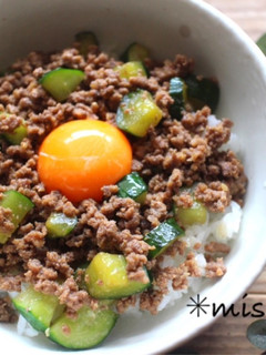 mレンジで♪きゅうりとひき肉のスタミナ丼-レシピのメイン写真