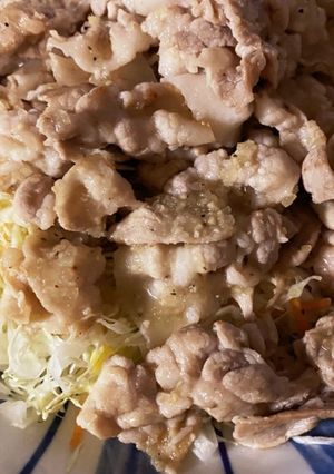 豚塩ダレ。千切りキャベツを添えて-レシピのメイン写真