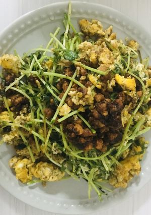 豆苗と炒り卵の大豆ミート乗せ-レシピのメイン写真
