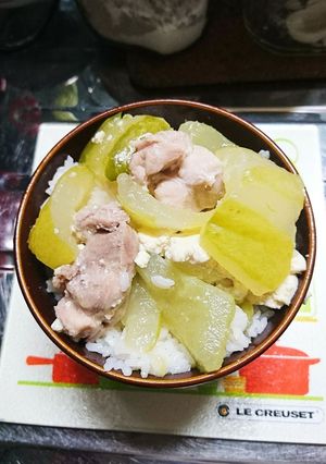 デカいキュウリの丼です(^○^)-レシピのメイン写真
