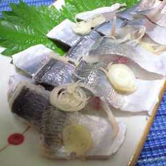 รูปของ 【簡単】おろして浸すだけ♪しめあじ