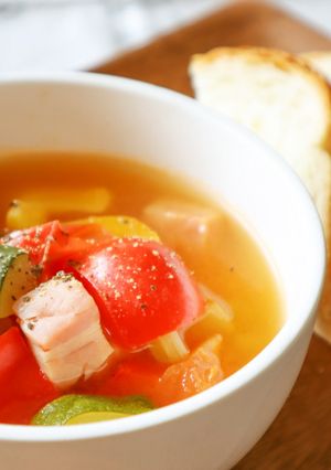 体に優しい簡単朝食。ベーコン野菜スープ-レシピのメイン写真
