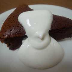 รูปของ ♡材料２つで簡単チョコレートケーキ♡