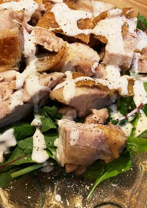 とっても簡単！鶏皮パリッとシーザーサラダ-レシピのメイン写真